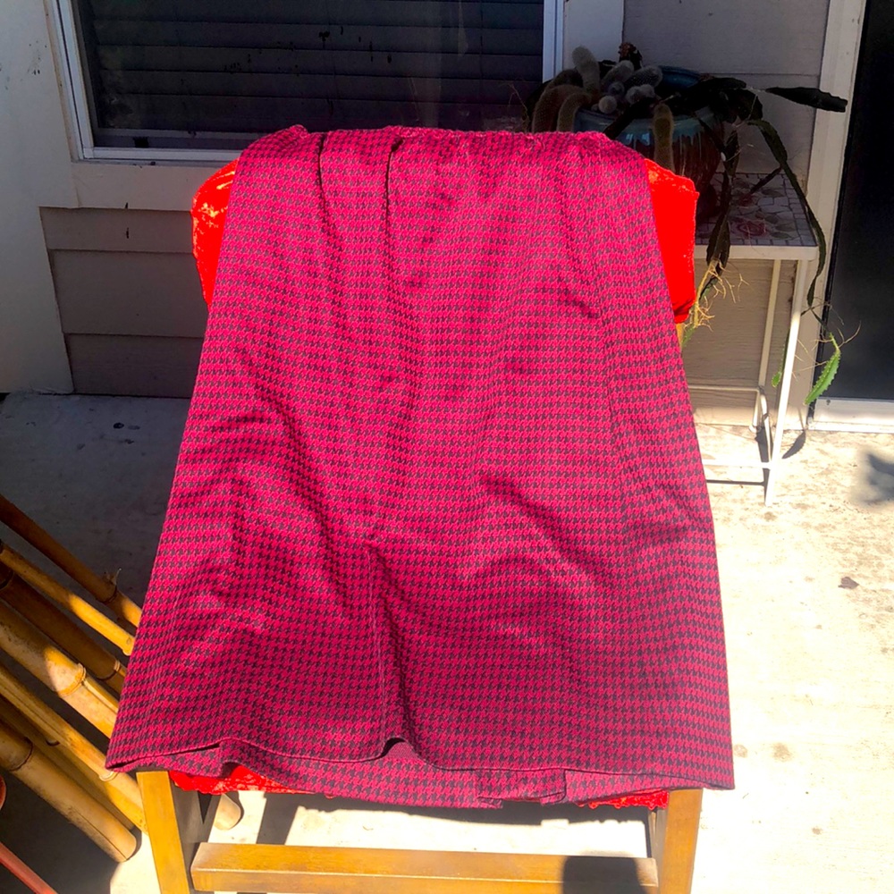 Vintage red and black houndstooth pattern skirt